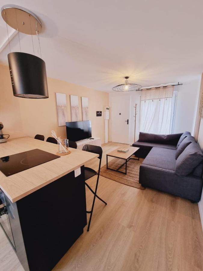 Duplex Neuf Centre Ville Avec Parking Neauphle-le-Château Exterior foto